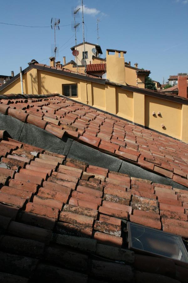 Alloggio Incantevole Sui Tetti Di Bologna Luaran gambar
